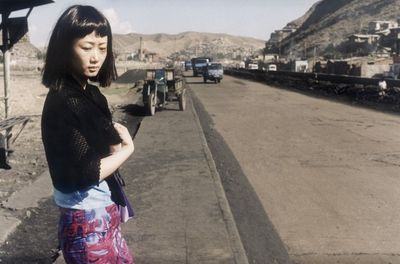 Nach Bins Verschwinden macht sich Qiaoqiao (Zhao Tao) auf die Suche nach ihm