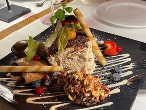 Mediterrane Köstlichkeiten mit Einflüssen aus dem Nahen Osten und Nordafrika finden Gäste im Evelyn's, gelegen im Four Seasons Fort Lauderdale Mediterrane Köstlichkeiten mit Einflüssen aus dem Nahen Osten und Nordafrika finden Gäste im Evelyn's, gelegen im Four Seasons Fort Lauderdale