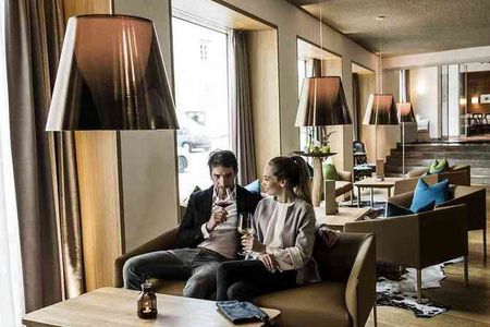 Das Hotel Weisses Kreuz in Burgeis im Süditroler Vinschgau wird im Herbst zum kuscheligen Nest für Romantiker und Genießer