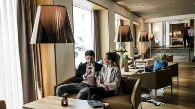 Das Hotel Weisses Kreuz in Burgeis im Süditroler Vinschgau wird im Herbst zum kuscheligen Nest für Romantiker und Genießer