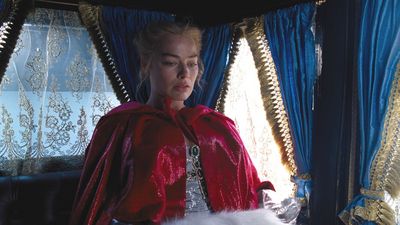Catherine Earnshaw (Margot Robbie) hat es durch Heirat zu Wohlstand gebracht