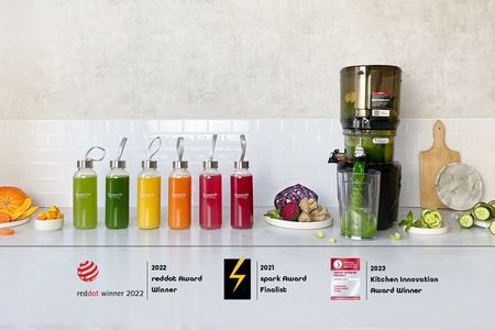 Kuvings Kaltpressentsafter bei der Saftherstellung: Frische Säfte aus Obst und Gemüse werden für viele Menschen zum neuen Frühlingsritual