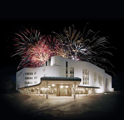 Aalto-Theater mit Feuerwerk