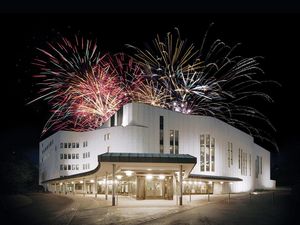 Aalto-Theater mit Feuerwerk Aalto-Theater mit Feuerwerk