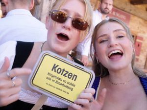 Die Kampagne zeigt, welche Vorzüge hinter vermeintlich kuriosen Ortsnamen, wie Kotzen, Motzen, Ranzig und Protzen stecken Die Kampagne zeigt, welche Vorzüge hinter vermeintlich kuriosen Ortsnamen, wie Kotzen, Motzen, Ranzig und Protzen stecken