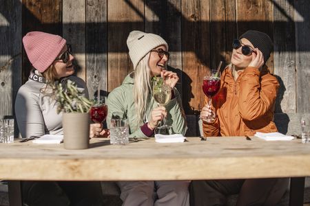 Ob mit Mama, Schwester oder den besten Freundinnen: Wichtig ist, auch den Personen Zeit und Momente zu schenken, die immer an der eigenen Seite sind