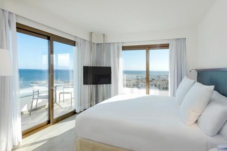 Von den Premium-Suiten des Ocean House Costa del Sol by Grupotel in der Nähe von Málaga genießen Gäste den Blick aufs Mittelmeer