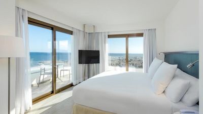 Von den Premium-Suiten des Ocean House Costa del Sol by Grupotel in der Nähe von Málaga genießen Gäste den Blick aufs Mittelmeer