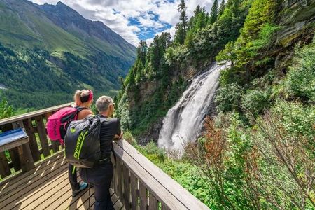 In Osttirol/Österreich gibt es zahlreiche tosende Wasserfälle, die sowohl energiespendend als auch beruhigend sein können