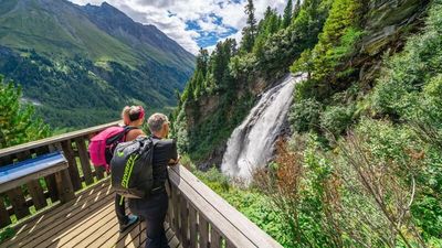 In Osttirol/Österreich gibt es zahlreiche tosende Wasserfälle, die sowohl energiespendend als auch beruhigend sein können