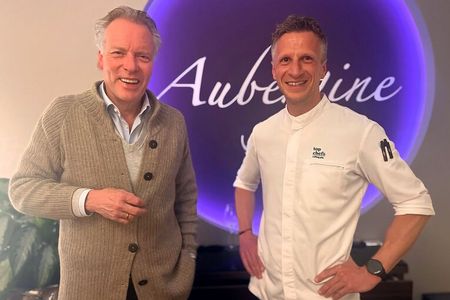 Drei Sterne, zwei Chefs, eine gemeinsame Leidenschaft: Starkoch Bobby Bräuer (links) besuchte Maximilian Moser im Starnberger Gourmetrestaurant Aubergine