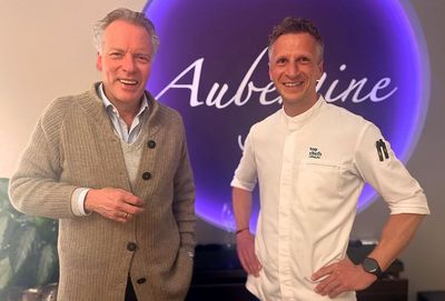 Drei Sterne, zwei Chefs, eine gemeinsame Leidenschaft: Starkoch Bobby Bräuer (links) besuchte Maximilian Moser im Starnberger Gourmetrestaurant Aubergine