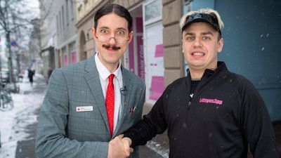 Maximilian "Hand Of Blood" Knabe (l.) kriegt Unterstützung von Twitch-Streamer Papalatte