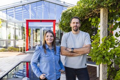 Silvia Gold und Krisztian Miklos vom W.A.F. Institut in Tutzing/Oberbayern machten die Geschichte der Mitbestimmung mithilfe von KI zum Film: „Die Entstehung der Betriebsräte“ wurde beim internationalen Film Art X Festival ausgezeichnet