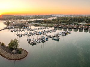 Am Ufer des Störmthaler Sees im Leipziger Neuseenland bietet das Lagovida Ferienresort zahlreiche Übernachtungs- und Tagungsmöglichkeiten Am Ufer des Störmthaler Sees im Leipziger Neuseenland bietet das Lagovida Ferienresort zahlreiche Übernachtungs- und Tagungsmöglichkeiten