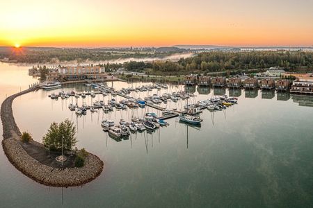 Am Ufer des Störmthaler Sees im Leipziger Neuseenland bietet das Lagovida Ferienresort zahlreiche Übernachtungs- und Tagungsmöglichkeiten