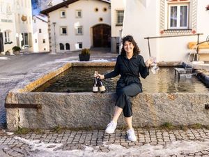 „Weisses Kreuz“-Chefin Mara Theiner ist die nunmehr sechste Generation, die das heutige Vier-Sterne-Superior-Haus im Südtiroler Vinschgau in die Zukunft führt