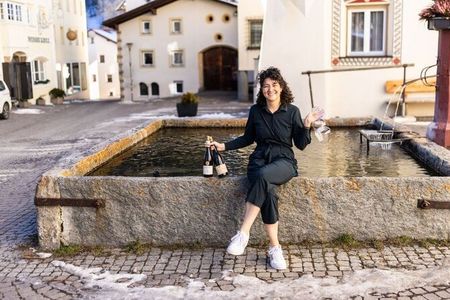 „Weisses Kreuz“-Chefin Mara Theiner ist die nunmehr sechste Generation, die das heutige Vier-Sterne-Superior-Haus im Südtiroler Vinschgau in die Zukunft führt