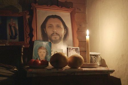 Heimaltar mit Porträt des Sektenführers Wissarion