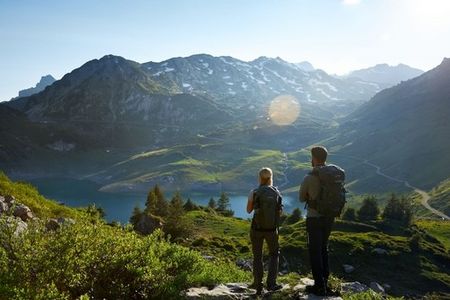 Auf der Mehrtagestour entlang des Lechwegs allgegenwärtig ist der namensgebende Wildfluss, den Wanderer vom Ursprung am Formarinsee bei Lech/Österreich bis zum Lechfall in Füssen/Bayern begleiten