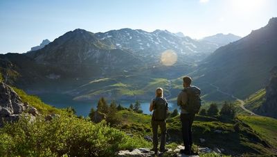 Auf der Mehrtagestour entlang des Lechwegs allgegenwärtig ist der namensgebende Wildfluss, den Wanderer vom Ursprung am Formarinsee bei Lech/Österreich bis zum Lechfall in Füssen/Bayern begleiten
