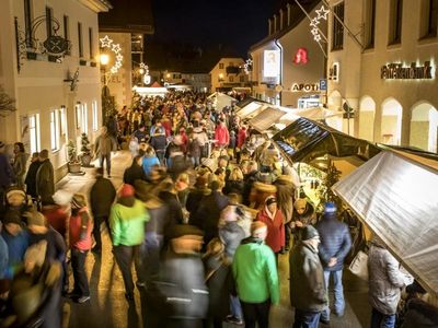 Beim „Lichterzauber“ wird der ganze Ortskern zum Christkindlmarkt