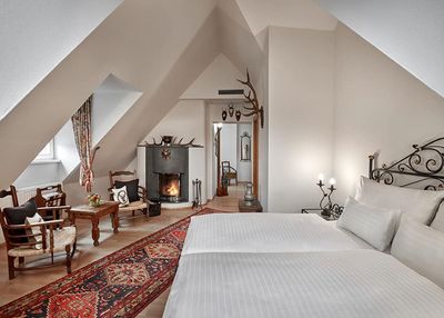 Seit über 100 Jahren ist das Hotel Schwarzer Adler Innsbruck in Besitz von Familie Ultsch, doch die Geschichte des Gebäudes reicht noch viel weiter zurück
