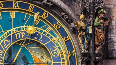 Schauplatz des Rätselhaften: Die astronomische Uhr in Prag ist mehr als ein Zifferblatt, sie ist ein Fenster in die Seele der Goldenen Stadt