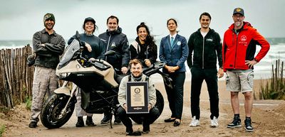  Andy Asco (Videograf), Jenny Brookes (Zero Marketing), Louis Renaud (Zeuge und Zero-Fahrer), Jelle Verstaen (Fahrer, Motorrad-Enthusiast und Motorradjournalist), Yasemin Ener (Zero PR), Anouk de Timary (Jurorin von GUINNESS WORLD RECORDS), Xanti Bilbao (Zero Quality Engineering Manager) und Manu de Soomer