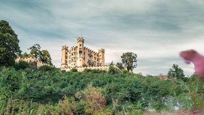Obwohl die Bayerischen Königsschlösser Neuschwanstein und Hohenschwangau (Foto) unweit von Füssen hoch frequentiert von internationalen Besuchern sind, zählt die umliegende Schlossparkregion zu den beschaulichsten Wandergebieten im Allgäu