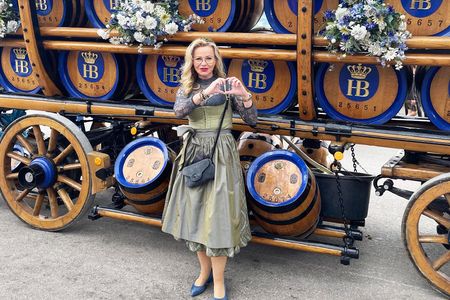 Nicole Simon, CEO SK UV Gele GmbH, auf dem Oktoberfest in München