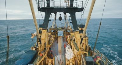 VOM TRAUM, UNSINKBAR ZU SEIN - EIN HEIMATFILM AUF DEM MEER