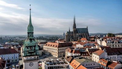Zwischen historischen Türmen und modernem Lebensgefühl: Die tschechische Stadt Brünn zeigt sich entspannt, kreativ und überraschend weltoffen – eine spannende Alternative zur Hauptstadt Prag