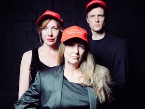 Sybille Weiser, Evelyn Faber und Jonas Grundner-Culemann.ENDSIEG Sybille Weiser, Evelyn Faber und Jonas Grundner-CulemannENDSIEG