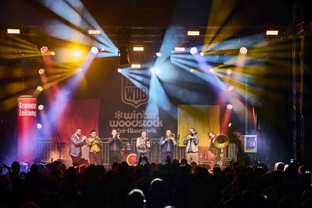 Party ohne Ende: Die Main Stage an der Talstation der Bergbahn Hochbrixen ist das Epizentrum