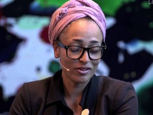Neuer Roman Betrug, von der Bestsellerautorin Zadie Smith Neuer Roman Betrug, von der Bestsellerautorin Zadie Smith
