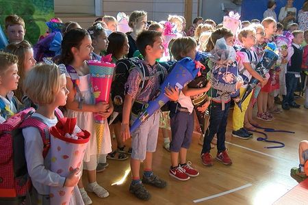 Für Kinder bedeutet der erste Schultag weit mehr als einen neuen Stundenplan