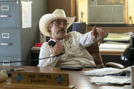 Der Sheriff (Joaquin Phoenix) versucht vergeblich, die Übersicht zu behalten