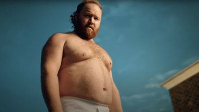 Vom Bier geformt: BRLO nimmt CK aufs Korn