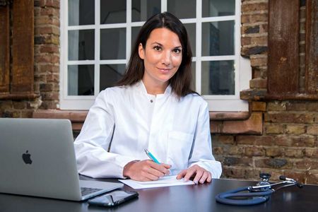 Dr. med. Sarah Bechstein Fachärztin für Dermatologie