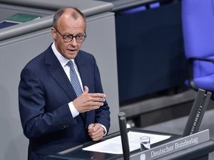 Nicht einmal Friedrich Merz kann sich als Sieger fühlen. Mit einem Ergebnis unter 30 Prozent hat er kaum von der desolaten Ampelpolitik profitiert. Die FDP hat sich verzockt, die SPD liegt in Trümmern. Die Deutschen haben mehrheitlich Mitte-Rechts gewä Nicht einmal Friedrich Merz kann sich als Sieger fühlen. Mit einem Ergebnis unter 30 Prozent hat er kaum von der desolaten Ampelpolitik profitiert. Die FDP hat sich verzockt, die SPD liegt in Trümmern. Die Deutschen haben mehrheitlich Mitte-Rechts gewählt. Und bekommen keinen wirklichen Neuanfang.