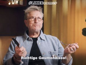 Martin Sommelrogge genießt die Gaumendisco von Like Meat Martin Sommelrogge genießt die Gaumendisco von Like Meat