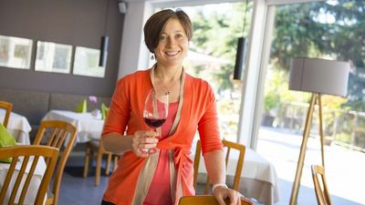 Gastgeberin und Sommelière Claudia Pfeifer vom Hotel Steiner in Leifers