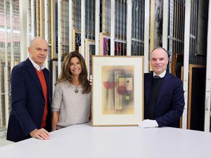Dr. Ulrich Blank, Vorsitzender des Folkwang-Museumsverein e.V. Anja von Maltzahn, Stellvertretende Vorsitzende des Folkwang-Museumsverein e.V. Prof. Peter Gorschlüter, Direktor Museum Folkwang mit dem Werk Milde Tiefen (1928) von Wassily Kandinsky Dr. Ulrich Blank, Vorsitzender des Folkwang-Museumsverein e.V. Anja von Maltzahn, Stellvertretende Vorsitzende des Folkwang-Museumsverein e.V. Prof. Peter Gorschlüter, Direktor Museum Folkwang mit dem Werk Milde Tiefen (1928) von Wassily Kandinsky
