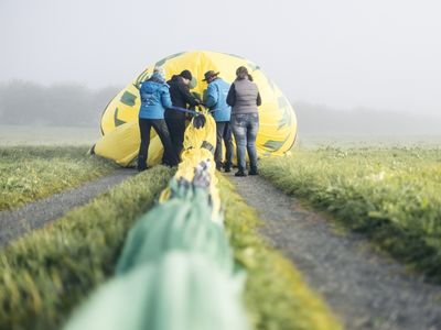 Gute Vorbereitung: Vor jedem Start prüfen die Teams ihre Heißluftballons