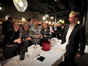 Gute Stimmung beim Genuss-Event Wine@Innsbruck in der Tiroler Landeshauptstadt – im ADLERS Lifestyle-Hotel präsentieren Winzer auch 2024 wieder ihre besten Tropfen Gute Stimmung beim Genuss-Event Wine@Innsbruck in der Tiroler Landeshauptstadt – im ADLERS Lifestyle-Hotel präsentieren Winzer auch 2024 wieder ihre besten Tropfen