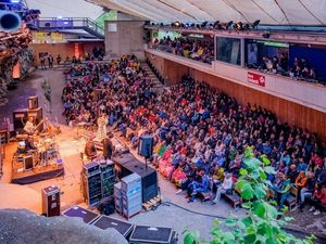 Beim Lechtaler Musiksommer 2025 erleben Besucher die Künstler in der wildromantischen Kulisse der Geierwally Freilichtbühne in Elbigenalp/Tiroler Lechtal Beim Lechtaler Musiksommer 2025 erleben Besucher die Künstler in der wildromantischen Kulisse der Geierwally Freilichtbühne in Elbigenalp/Tiroler Lechtal