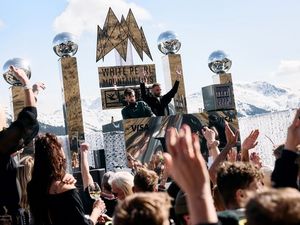 Mitten im Skigebiet, mitten im Beat: Internationale Acts bringen bei den White Pearl Mountain Days 2026 alpines Lebensgefühl auf die Bühne – zwischen Schneepanorama, Sonnenschein und Sounderlebnis Mitten im Skigebiet, mitten im Beat: Internationale Acts bringen bei den White Pearl Mountain Days 2026 alpines Lebensgefühl auf die Bühne – zwischen Schneepanorama, Sonnenschein und Sounderlebnis