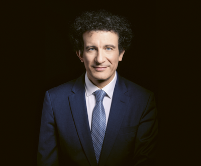 Der Chefdirigent des hr-Sinfoneiorchesters Alain Altinoglu dirigiert Bachs Johannes-Passion
