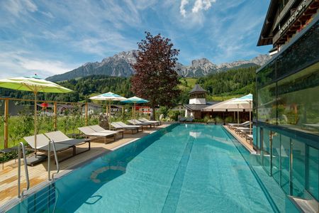 Zwischen Baum, Berg und Begegnung: Das Hotel Der Löwe in Leogang zeigt, wie Nachhaltigkeit ganz selbstverständlich zum Urlaub gehört – vom Future Forest Day bis zu Social Tables